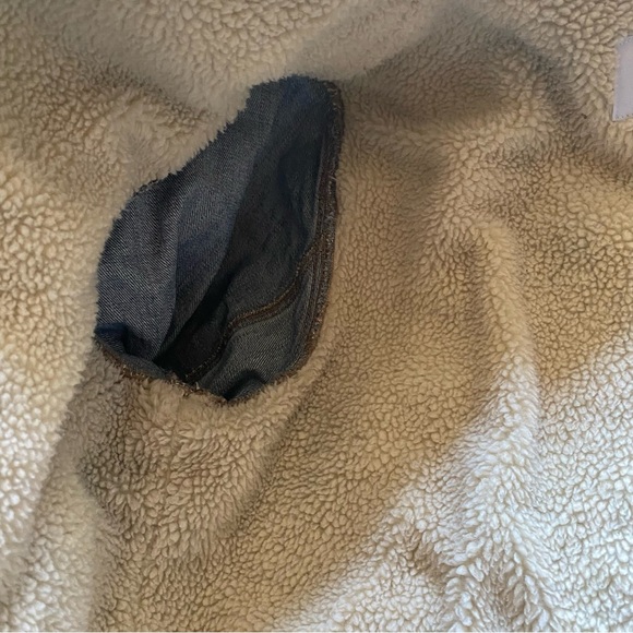 Old Navy || Sherpa Lined Denim Trucker Jacket - Picture 6 of 10